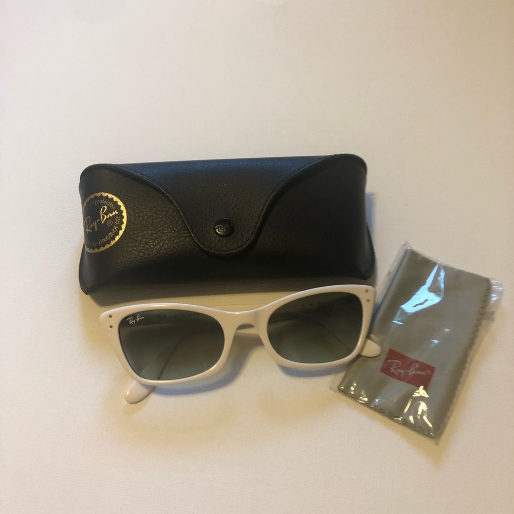 Lady Burbank Ray Ban cat eye sunglasses